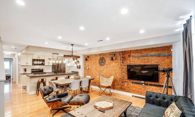 Fairmount Casa | Stunning & Glamorous 3BR-3BA - Sleep 10!