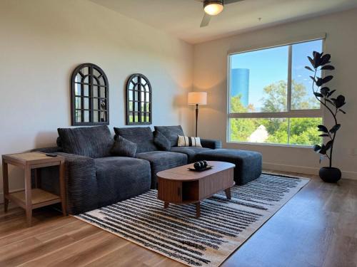 Lyon Street Apartamento | Stunning Haven with Pool Gym Parking Close to Disneyland