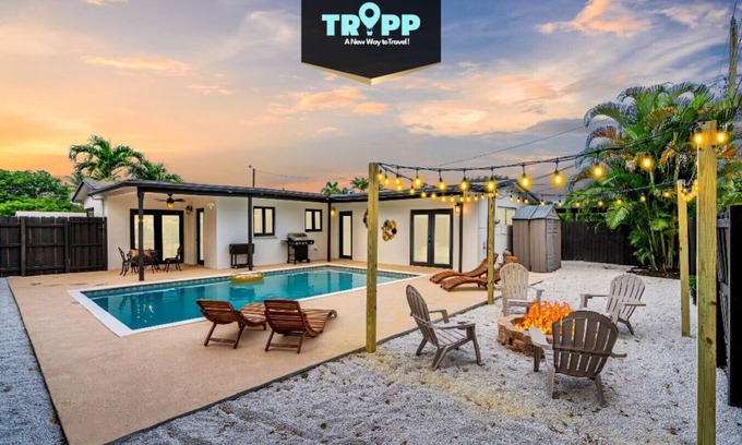 Driftwood Casa | Stunning Heated Pool Home Retreat / Hollywood