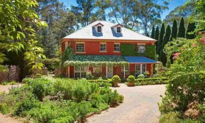Mittagong Casa | Stunning Highlands Manor-Accommodates 2-12 people