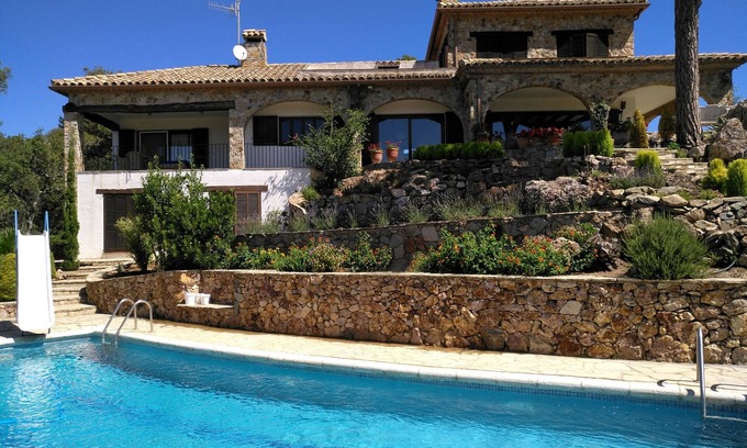 Vall-Llobrega Villa | Impresionante villa en la cima de una colina con piscina privada y vistas panorámicas al mar