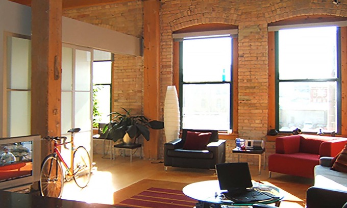 Warehouse District Condominio | Stunning Historic 2 Bedroom Loft in North Loop - Exposed Brick 14 Foot Ceilings