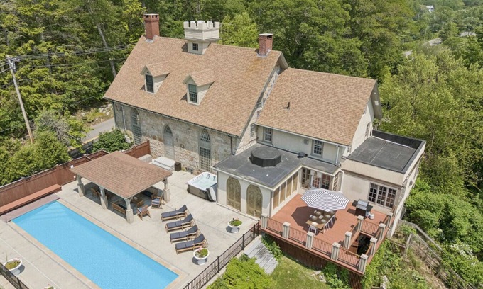 Bath Otro | Stunning Historic Maine Stone Castle