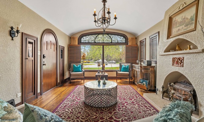 Southwest Calgary Casa | Stunning Historical Landmark in Elbow Park