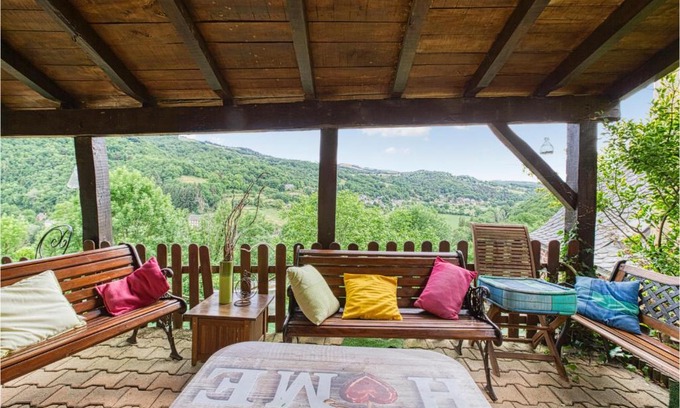 Saint-Laurent-d'Olt Casa | Stunning Home In Saint Laurent D'olt