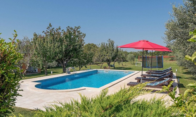 Orihi Casa | Impresionante casa en Barban con WiFi