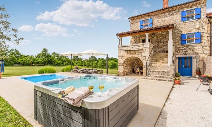 Jursici Casa | Impresionante casa en Brscici