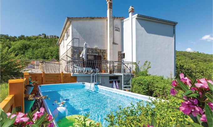 Omis Casa | Stunning Home In Gata-zvecanje With 3 Bedrooms And Wifi
