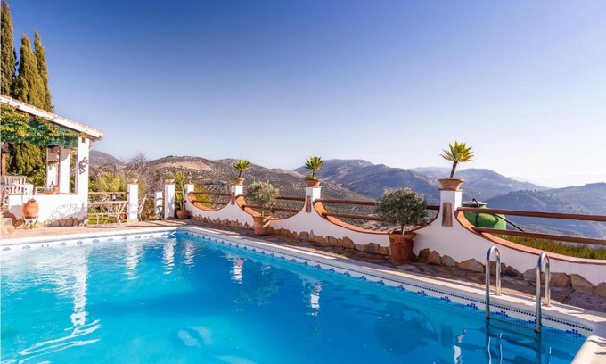 Iznajar Casa | Stunning Home In Iznajar With Wifi