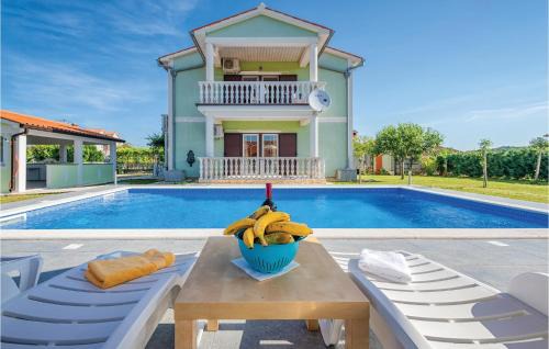Kapelica Casa | Stunning Home In Kapelica With Wifi