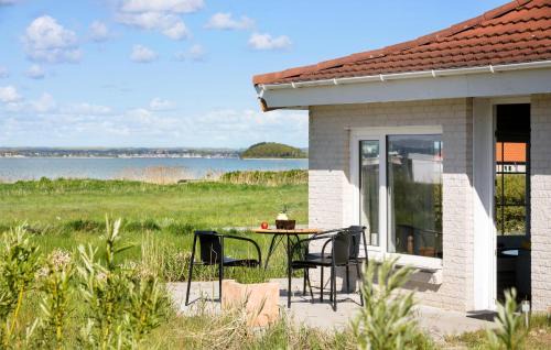 Skødshoved Strand Casa | Stunning Home In Knebel With Kitchen