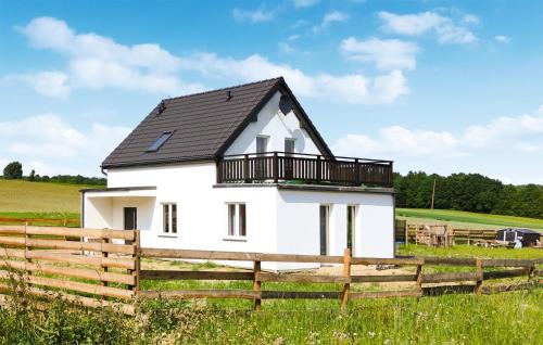 Przywidz Casa | Stunning Home In Sucha Huta With Wifi