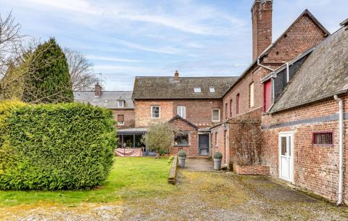 Torcy-le-Grand Casa | Stunning Home In Torcy-Le-Grand