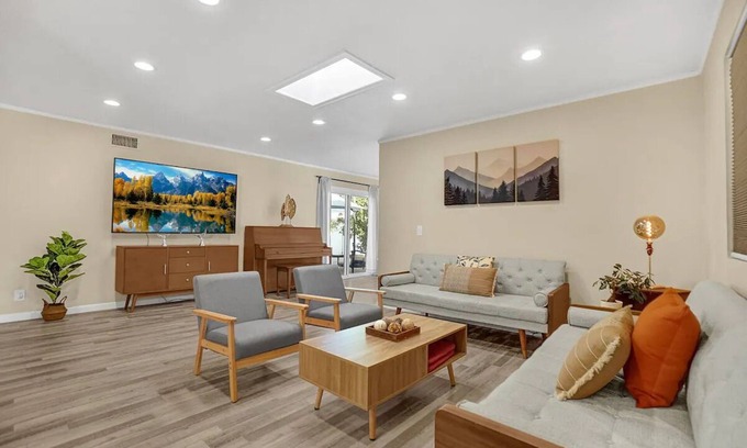 West Covina Casa | Stunning Home · LA Main Attractions + Disneyland!