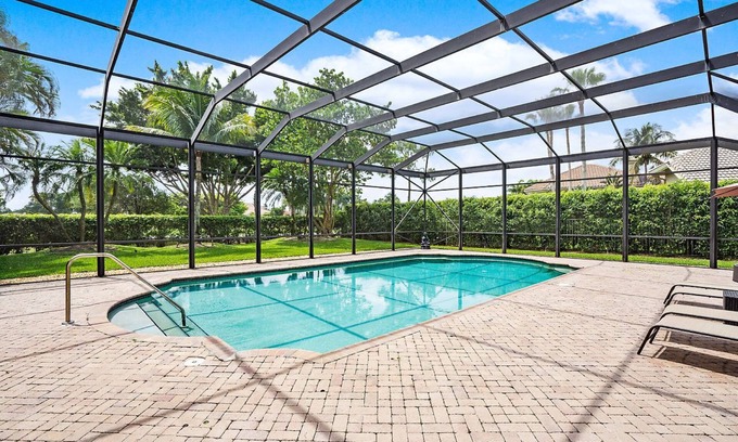 Pineapple Park - Ibis Casa | Stunning Home on Golf Course