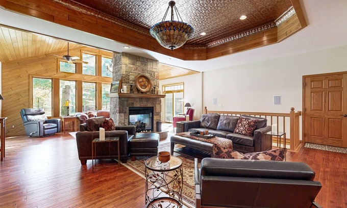 Arkdale Casa | Stunning home w/ hot tub, wet bar, theater room, pool table, near golf & lakes