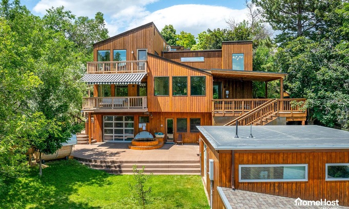 Newlands Casa | Stunning Home w/Hot Tub, Sauna & Mountain Views! 10-Min to Downtown & CU