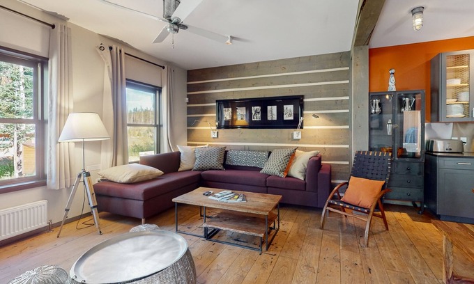 Taos Ski Valley Casa | Stunning home w/ views to Kachina Peak, private W/D, ski-in/out access