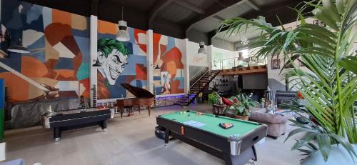 Suedviertel Apartamento | Stunning Industrial Loft in a former Power Plant