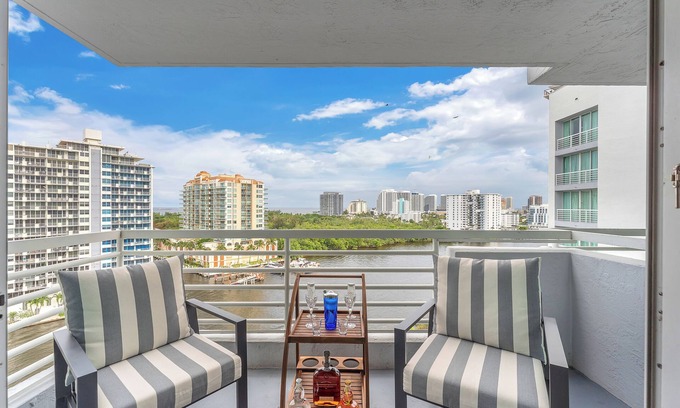 Birch Park Finger Streets Condominio | STUNNING INTRACOSTAL and OCEAN VIEWS from private balcony. A short walk to beach