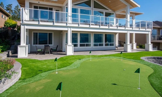 Vernon Casa | Stunning Kalamalka Lake View Home