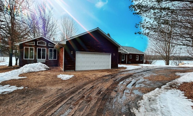 St. Helen Cabina | Stunning Lakehouse with hot tub & tree house