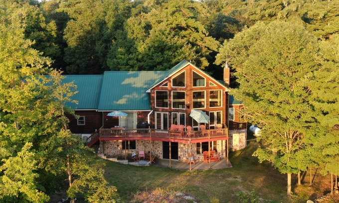 Town of Macomb Cabina | Stunning lake cabin 8 acres of woods, private boat dock, AC, WiFi & dog-friendly