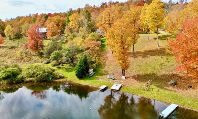 Eden Mills Casa | Stunning Lake Front! Modern+Chic+Cosy pet friendly