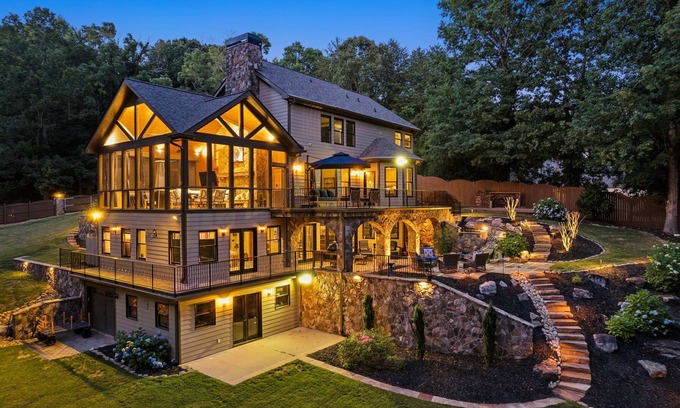 Gainesville Casa | Stunning Lake Front Estate With Private Deep Water Dock and Private Cove