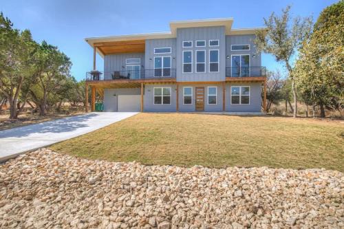 Point Venture Casa | Stunning Lake Home with Pool-Beach-Gym-Boat Access