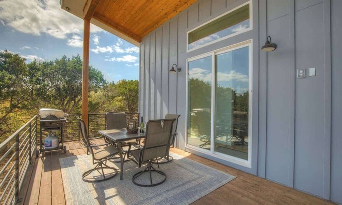 Point Venture Casa | Stunning Lake Home With Pool-beach-gym-boat Access
