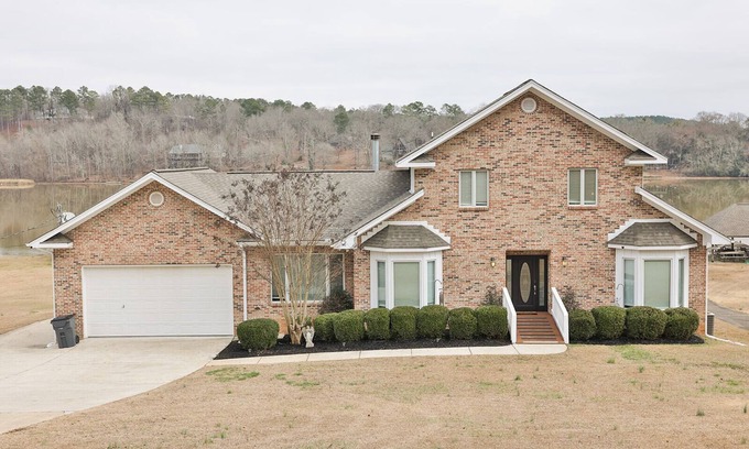 Riverside Casa | Stunning Lake House w/Large GAMEROOM