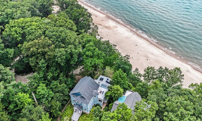 Lake Michigan Beach Casa | Stunning Lake Michigan Home w/ Private Beach