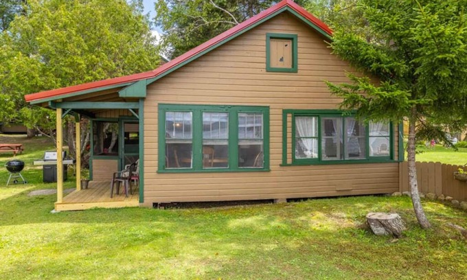 Inlet Cabaña | Stunning Lake Sunsets and Quiet Getaway here at Stiefvater's Lakeside Cottages!