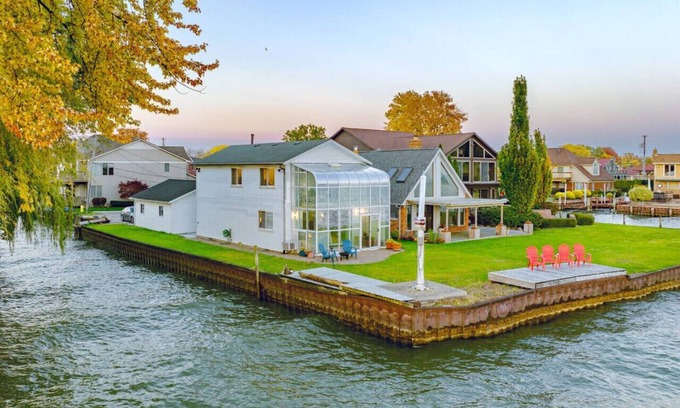 Harrison Township Apartamento | Stunning Lake Views | Sleeps 9 | Harrison Twp
