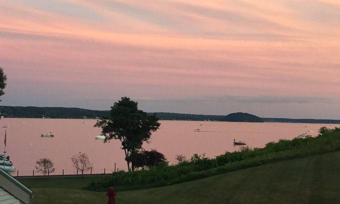 Saratoga Springs Casa | Stunning lake views and amenities galore 5 minutes from the track!