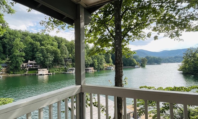 Sunset Cove Cabina | Impresionantes vistas al lago! ¡Mascota amigable! Directamente en Lake Lure!