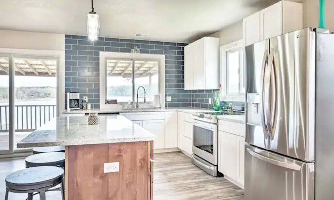 Shell Knob Casa | Stunning Lake Views! Lakefront 3BR 2BA Sleeps 12