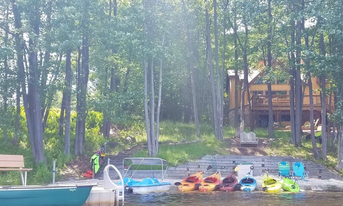Gouldsboro Casa | Impresionante casa frente al lago en la comunidad Big Bass Lake