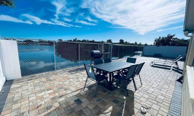 Holiday Lake Estates Casa | Stunning Lakefront & Heated pool