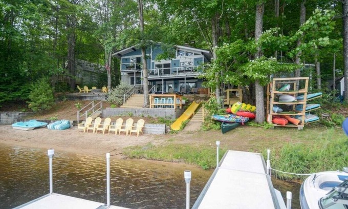 East Wakefield Casa | Stunning Lakefront Oasis—Hot Tub, Beach & Luxury!