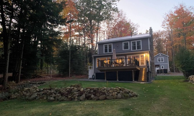 Northville Cabaña | Stunning Lakeside Cottage on Great Sacandaga Lake available during Track Season