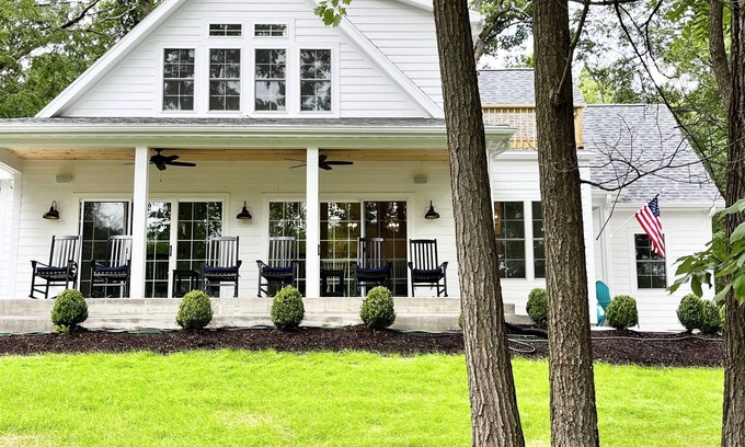 Delavan Lake Casa | Stunning Lakeside Retreat: Delavan Lake Home w/ Lake Views & Private Lake Access