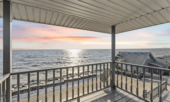 Harwich Casa | Stunning Lakeview cottage perfect for a getaway