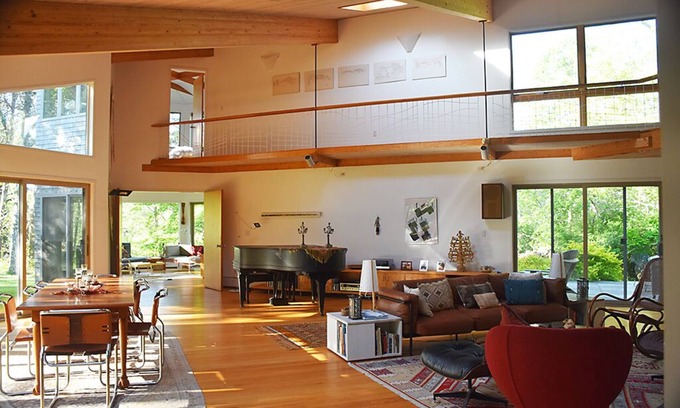 West Tisbury Casa | Casa de arquitecto espaciosa y llena de luz en 5 acres arbolados privados