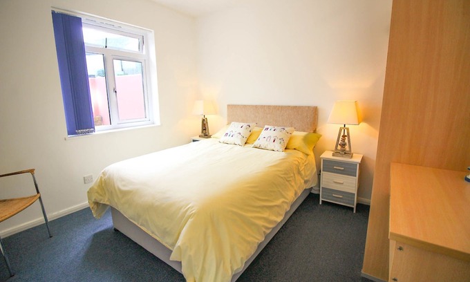 Holywell Apartamento | Stunning location, right next to the beach