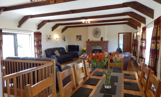 Golant Casa | Stunning location, superior quality barn, open all year, swimming pool, hot tub