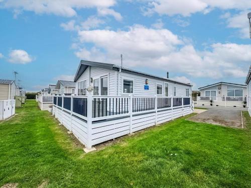 Swalecliffe Cabina | Stunning Lodge At Seaview Holiday Park In Kent Ref 47012Pb