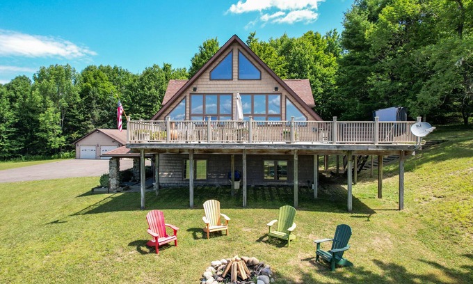 Ellicottville Casa | Stunning Lodge Retreat- Hot Tub with Amazing Views