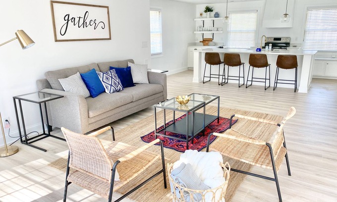 North Garrett Road Casa | Stunning Loft w/ King Suite: near Duke/UNC, RDU Airport, Downtown